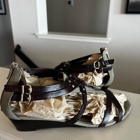 DANA Buchman Strappy Sandal - Size 8 - Picture 6 of 10